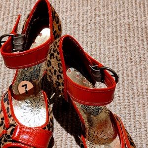 Size 7 NWT leopard and Red heels